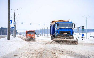 В Гродно продолжается очистка тротуаров и дворов от снега и наледи. В работах задействованы 400 уборщиков территорий