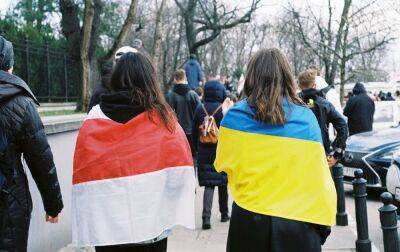 Як поляки сприймають українців через 9 місяців війни: нове опитування