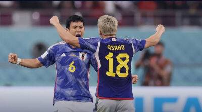 Футболисты Японии сенсационно победили испанцев и вышли в плей-офф ЧМ в Катаре