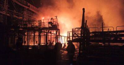 Ночью россияне ударили по Запорожью, начался пожар (ФОТО)