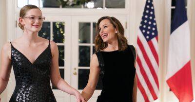 Дженнифер Гарнер вместе с дочерью в роскошных нарядах посетили Белый дом