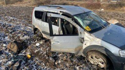 В Воронежской области «Ларгус», избегая столкновения, съехал в кювет и опрокинулся, водитель и пассажирка погибли