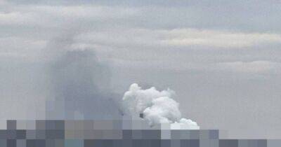 Армия РФ ударила по Днепру, над городом поднимается столб дыма, — соцсети (фото)