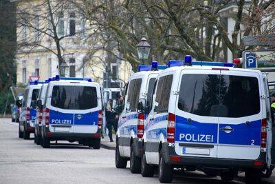 В Берлине неизвестные подожгли автомобили перед полицейским участком