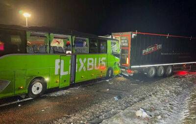 Гололед привел к массовому ДТП на чешской автомагистрали: 40 пострадавших