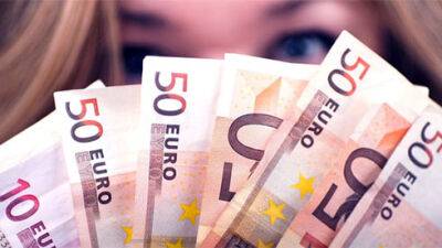 Італія припиняє обмін готівкових гривень українців на євро
