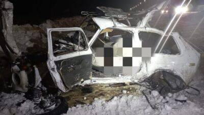 В Новосибирской области в ДТП с участием грузовика и ВАЗа один человек погиб, двое пострадали