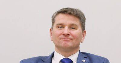 Министр VARAM Спринджук извинился за идею о "налоге на бездетность"