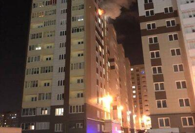 В Твери пожарные вывели из горевшей многоэтажки 25 человек