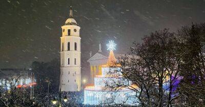 В Вильнюсе и других городах Литвы в знак солидарности с Украиной на час отключат праздничное освещение
