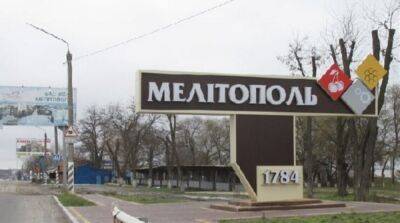 Россияне нарыли окопов и поставили бетонные заграждения вокруг Мелитополя – ОВА