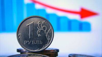 Російський рубль обвалився до мінімуму з весни