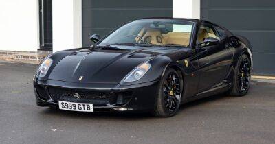 На аукционе задешево продали эксклюзивный Ferrari знаменитого певца (фото)