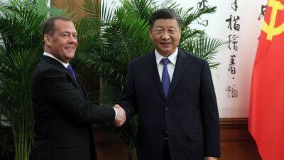 Дмитрий Медведев встретился с Си Цзиньпинем в Китае