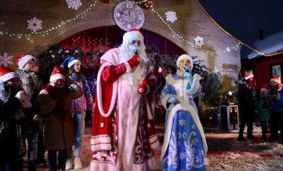 Lights were turned on the Christmas tree and meeting was held with the fabulous residents of the estate. The season at the estate of Santa Claus was reopened in Grodno