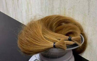 Девятилетняя девочка отрезала полметра волос, чтобы помочь ВСУ