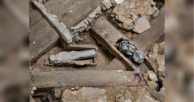 Два саркофаги, виявлені під Нотр-Дамом, починають розкривати свої таємниці: історики