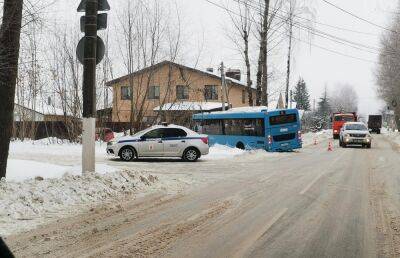 В Твери автобус сбил пешехода при неоднозначных обстоятельствах