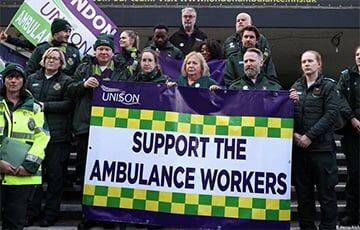 Британцев призывают не напиваться из-за забастовки врачей скорой помощи