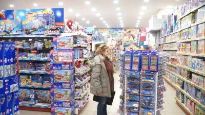 Инфляция на Рождество: греческие магазины запустили "корзины Санта-Клауса"