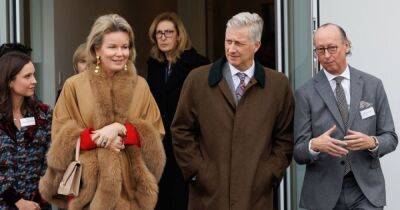 король Филипп - Яркая королева Матильда приехала с рождественским визитом в Кортрейк - focus.ua - Украина - Бельгия