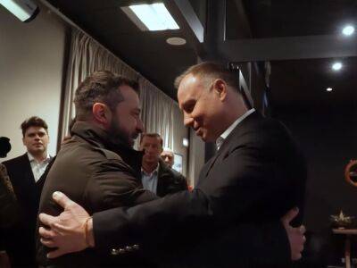 Зеленский, возвращаясь в Украину, встретился с президентом Польши
