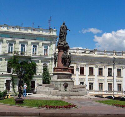 Памятник Екатерине и основателям не смогут снести без бюрократических процедур