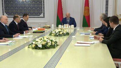А.Лукашенко - Зарплата бюджетников — тема совещания у Президента - belarus24.by - Белоруссия