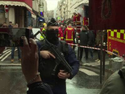 Неизвестный открыл стрельбу в Париже: двое погибших