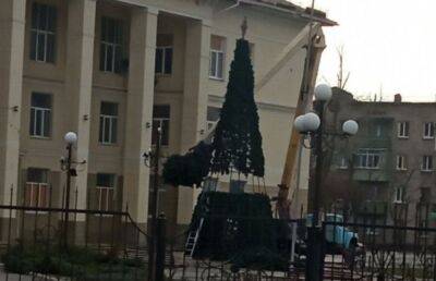 Новорічну ялинку у Сєвєродонецьку показали при світлі дня - святкового мало (фото)