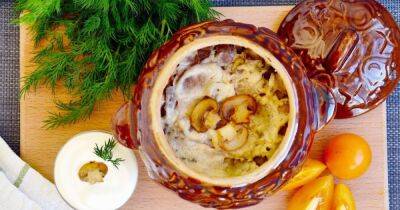 Нестандартный рецепт картофельных драников с грибами в горшке