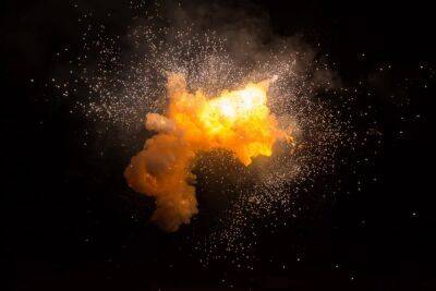 БПЛА атакували нафтобазу у Криму: момент вибуху зняли очевидці