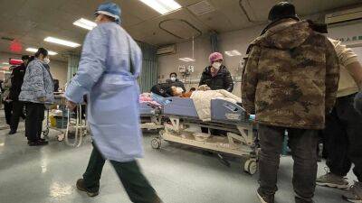 Больницы Китая не справляются с наплывом больных COVID-19