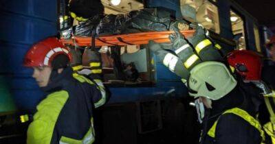 Метро Киева работает в привычном режиме: спасатели достали тело погибшего пассажира