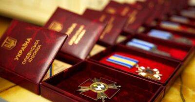 Зеленский отметил наградами 276 защитников Украины, 51 – посмертно