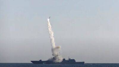 Россияне вывели еще один ракетоноситель в Черное море: количество «Калибров» выросло