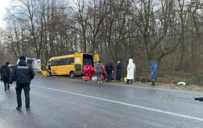 У Вінницькій області автомобіль зіткнувся з автобусом: жінка та дитина загинули