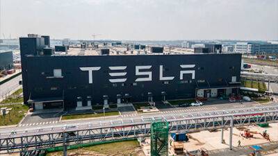 Tesla призупинила виробництво на своєму заводі в Шанхаї