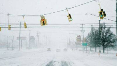 В США и Канаде невиданные морозы. Жертвами снежной бури стали более 30 человек. Миллионы людей без света, отменены сотни рейсов