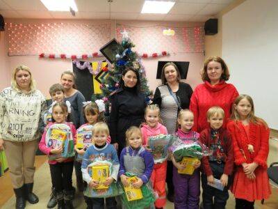 Полицейский Дед Мороз поздравил детей из реабилитационного центра в Твери