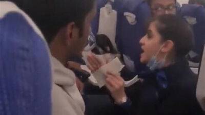 Видео: стюардесса кричит пассажиру "Я тебе не прислуга"