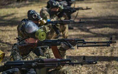 Тактика та стрільба. У Британії показали, як проходили навчання українських військових (відео)