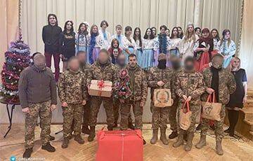 Украинские студенты поздравили бойцов полка Калиновского с Рождеством