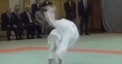 Японская девочка х*ячит Путина: в Сети напомнили, как президента-"дзюдоиста" уложили на лопатки (ВИДЕО)