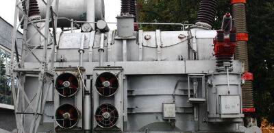 Відновлення після обстрілів: Hitachi Energy та ДТЕК доставили в Україну 52 трансформатори