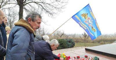 "Маразм и отвратность": в оккупированном Мариуполе почтили память советских солдат, — Андрющенко (фото)