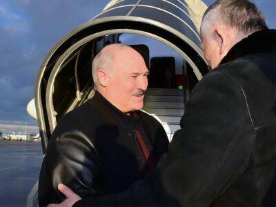 Лукашенко прилетел в РФ и заявил, что он "питерский"