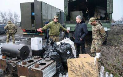 Порошенко привіз допомогу артилеристам під Бахмут