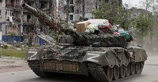 Готуються до відступу: військові РФ почали вивозити награбоване майно з Лисичанська