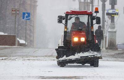 Дворы и улицы Минска от снега расчищают более 1,5 тыс. работников и 137 единиц техники